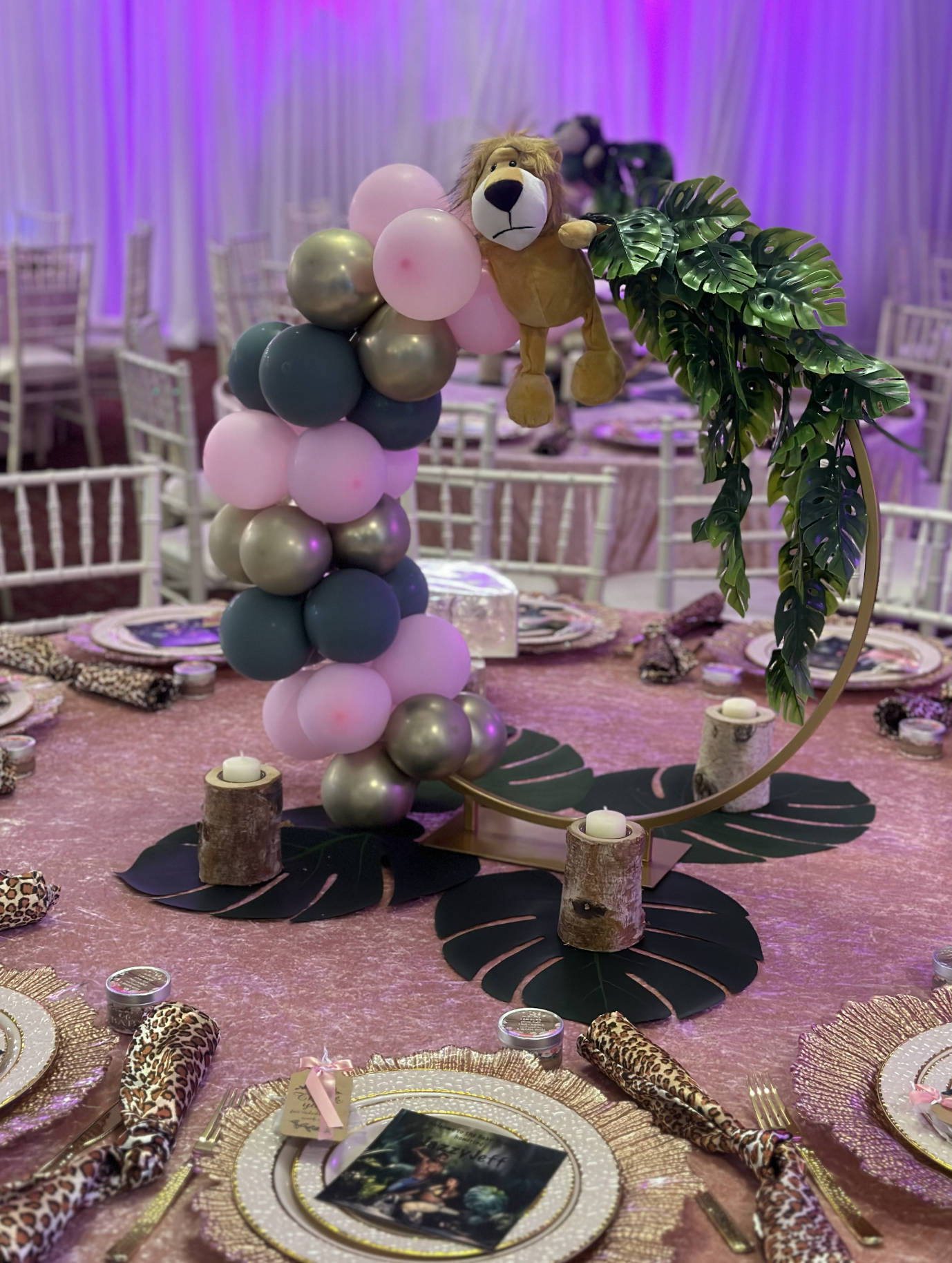 Animal Themed Table Setting & Centerpieces